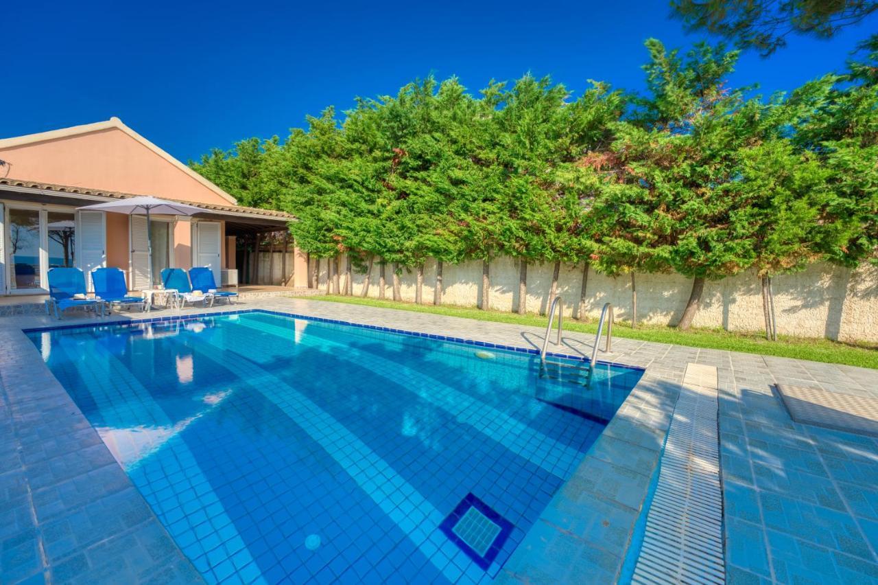 Villa Angela Ágios Matthaíos Exterior foto